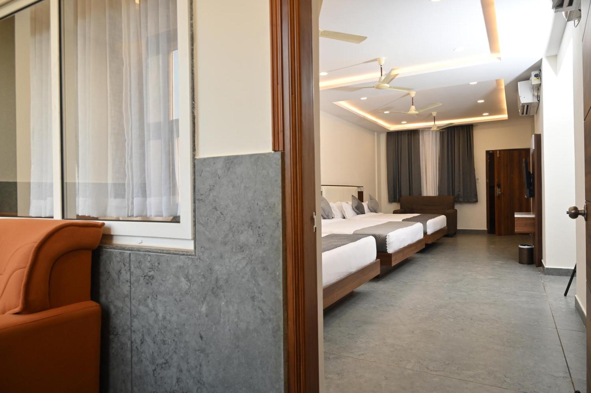 Hotel Shri Devi Comforts Inn Bhatkal Exterior photo