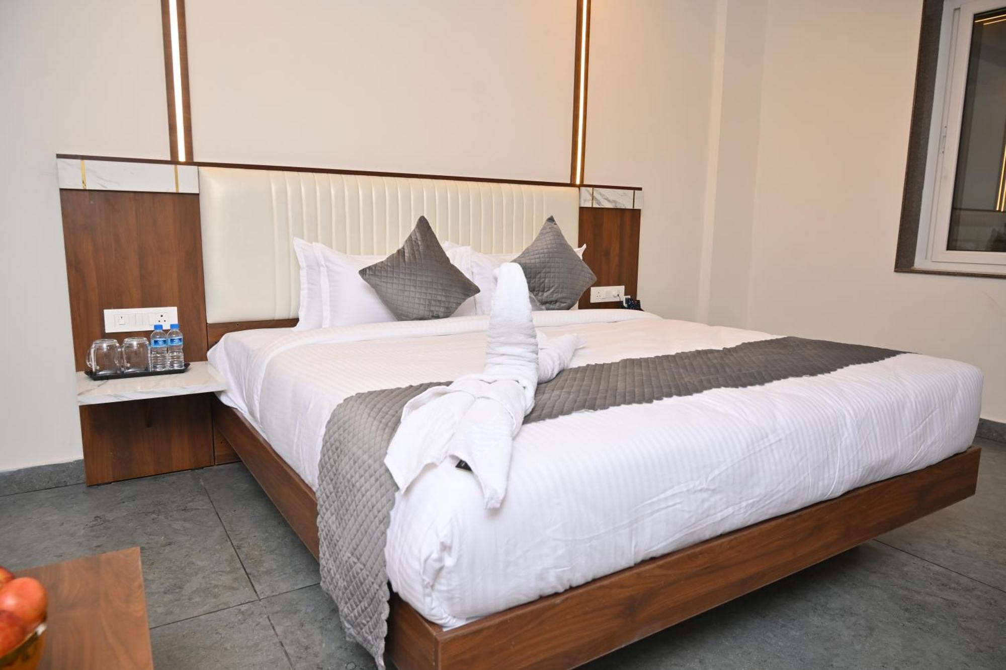 Hotel Shri Devi Comforts Inn Bhatkal Exterior photo