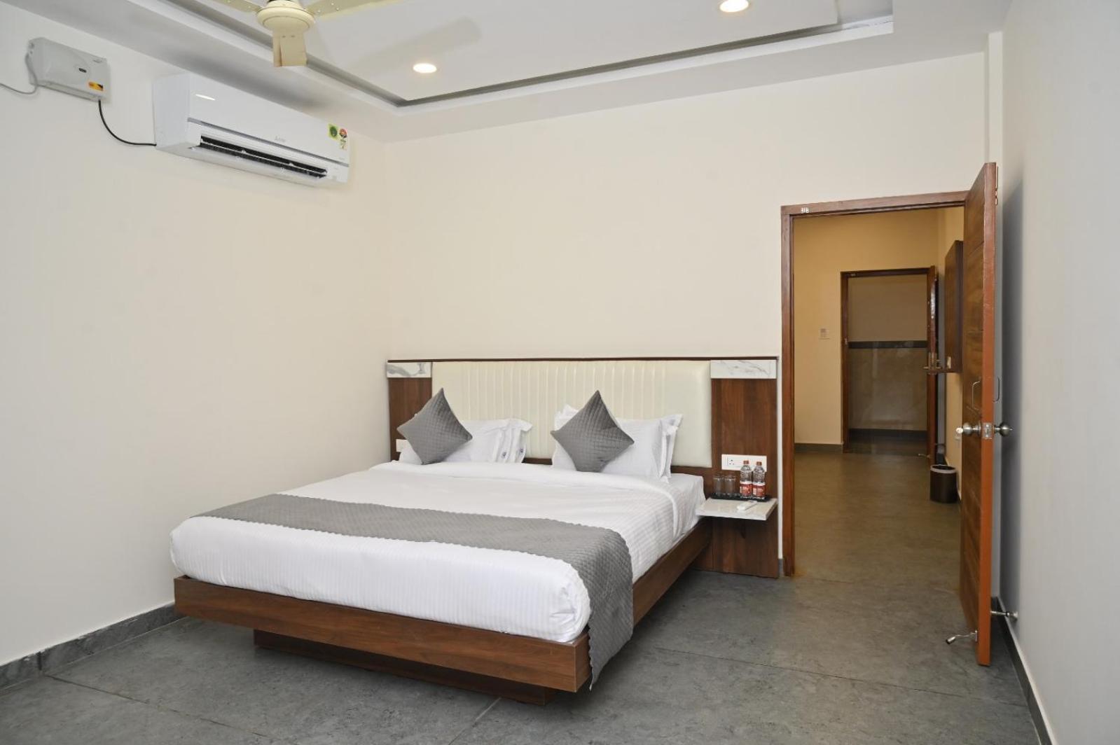 Hotel Shri Devi Comforts Inn Bhatkal Exterior photo